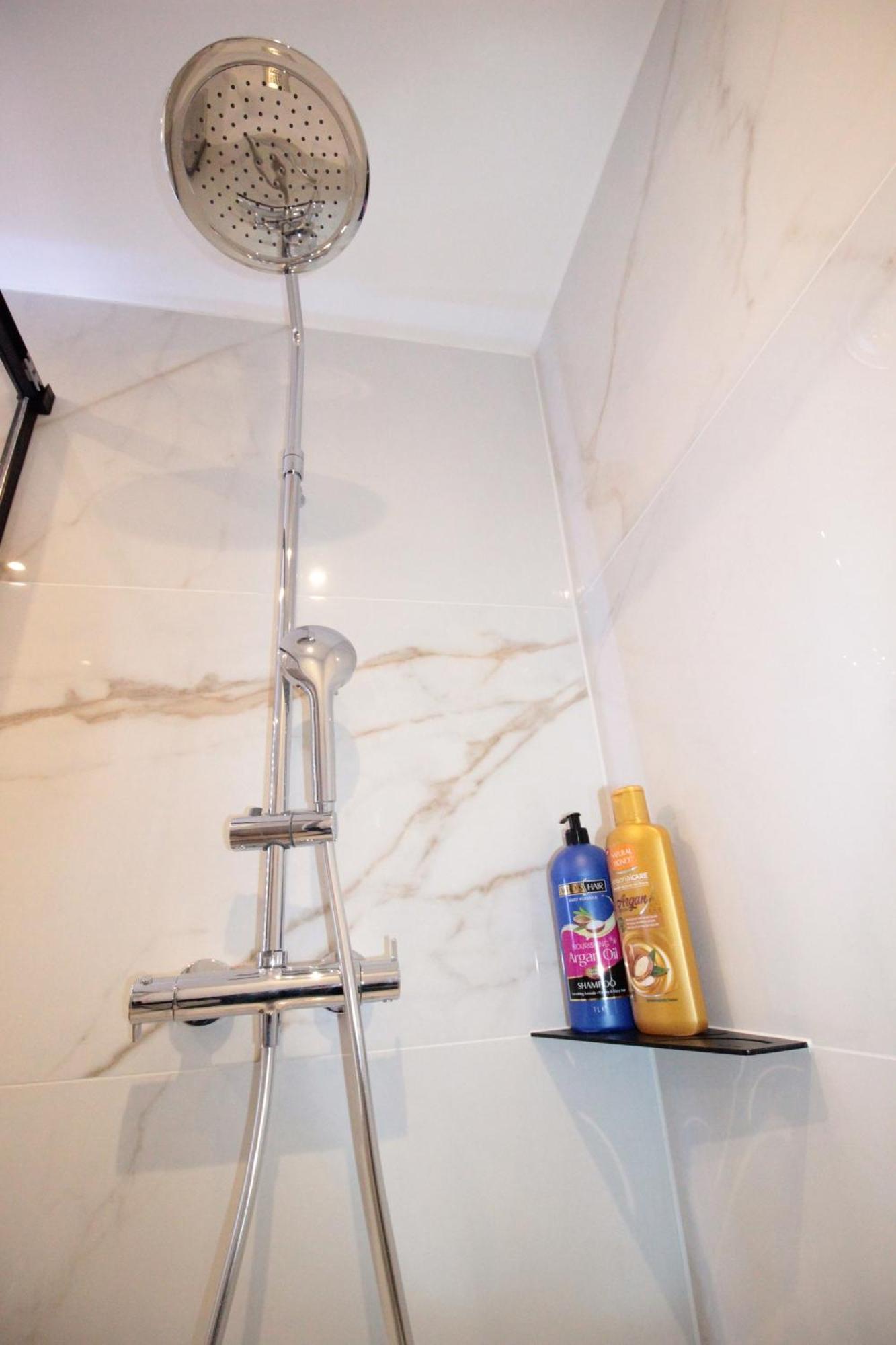 Luxury Studio, Rez De Chaussee, Parking Prive Video Surveillance, Canape Haute Qualite Convertible Couchage 2 Personnes, Centre Ville Proche, Restaurant, Boulangerie 2 Minutes A Pied, Terrasse - 800Metre Carre De Terrain - Gere Par Presta-Zen'Service 默兹河畔凡尔登 外观 照片