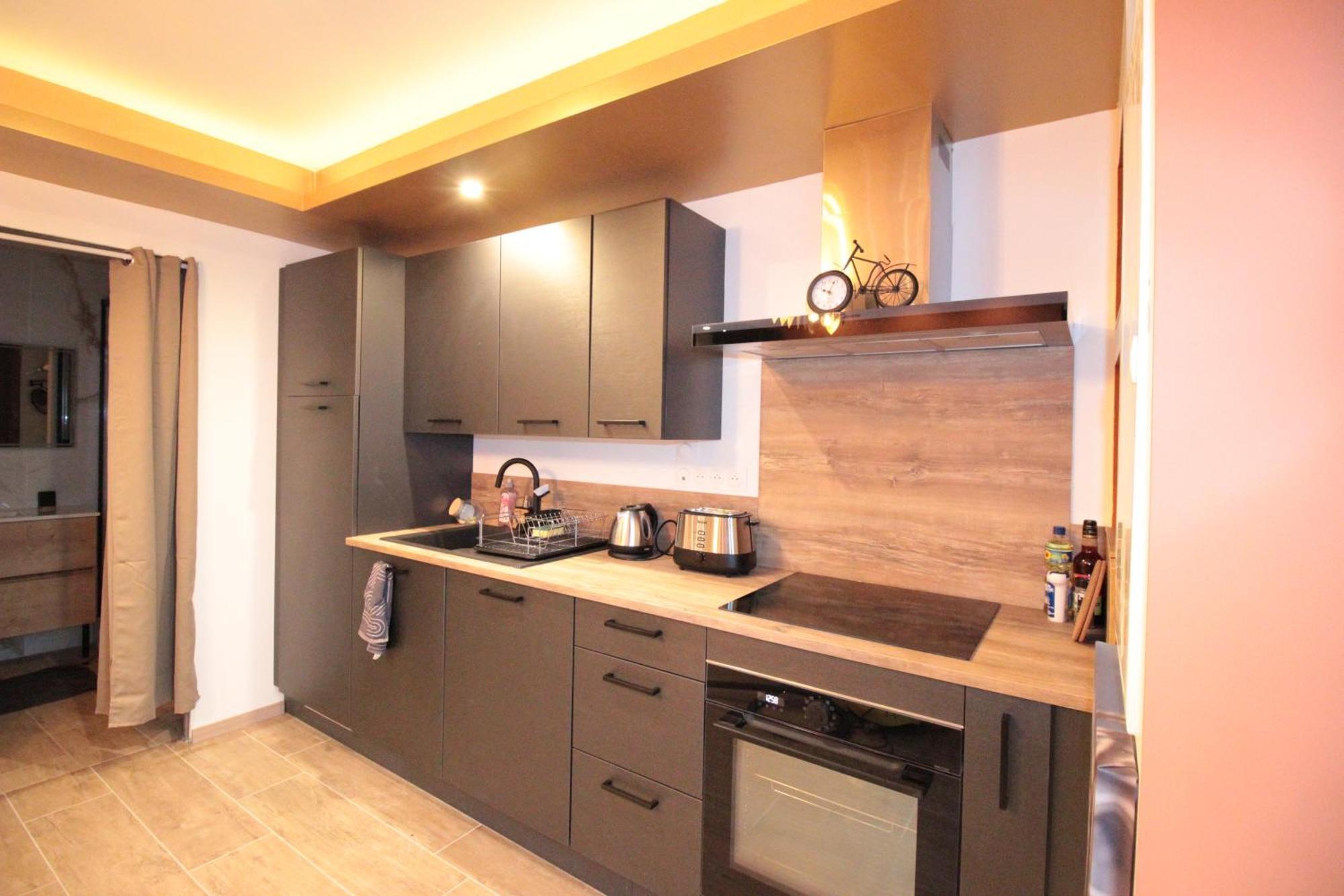 Luxury Studio, Rez De Chaussee, Parking Prive Video Surveillance, Canape Haute Qualite Convertible Couchage 2 Personnes, Centre Ville Proche, Restaurant, Boulangerie 2 Minutes A Pied, Terrasse - 800Metre Carre De Terrain - Gere Par Presta-Zen'Service 默兹河畔凡尔登 外观 照片