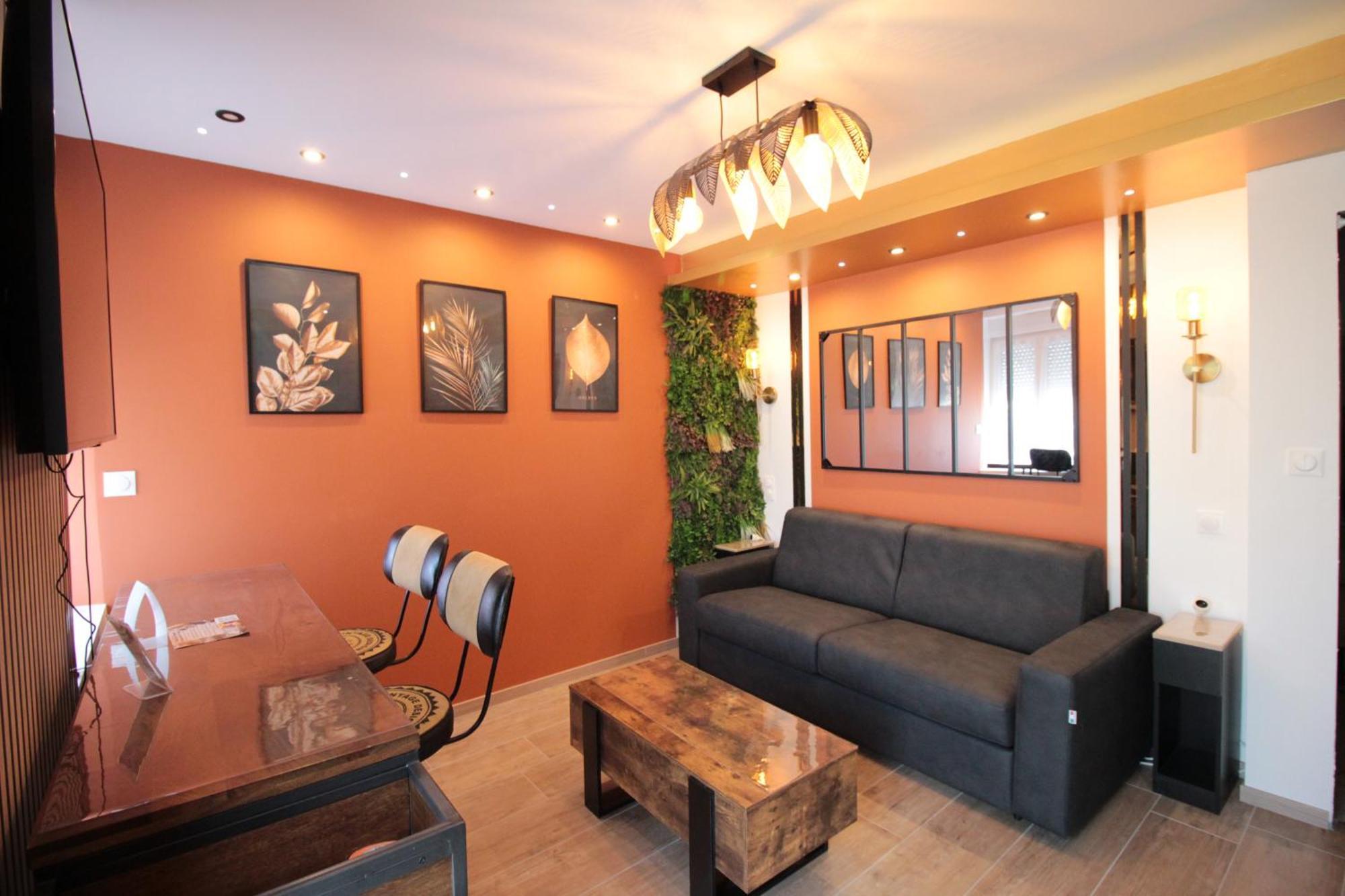 Luxury Studio, Rez De Chaussee, Parking Prive Video Surveillance, Canape Haute Qualite Convertible Couchage 2 Personnes, Centre Ville Proche, Restaurant, Boulangerie 2 Minutes A Pied, Terrasse - 800Metre Carre De Terrain - Gere Par Presta-Zen'Service 默兹河畔凡尔登 外观 照片