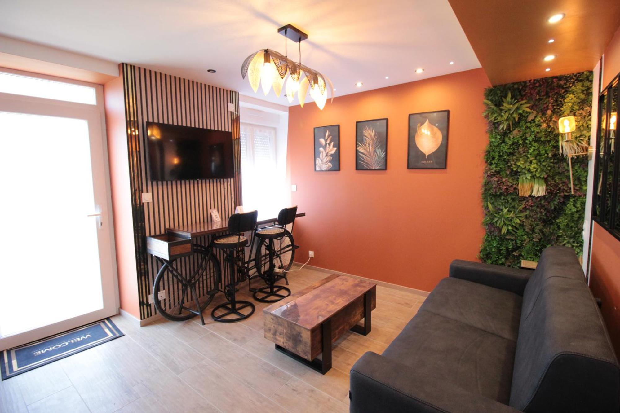 Luxury Studio, Rez De Chaussee, Parking Prive Video Surveillance, Canape Haute Qualite Convertible Couchage 2 Personnes, Centre Ville Proche, Restaurant, Boulangerie 2 Minutes A Pied, Terrasse - 800Metre Carre De Terrain - Gere Par Presta-Zen'Service 默兹河畔凡尔登 外观 照片