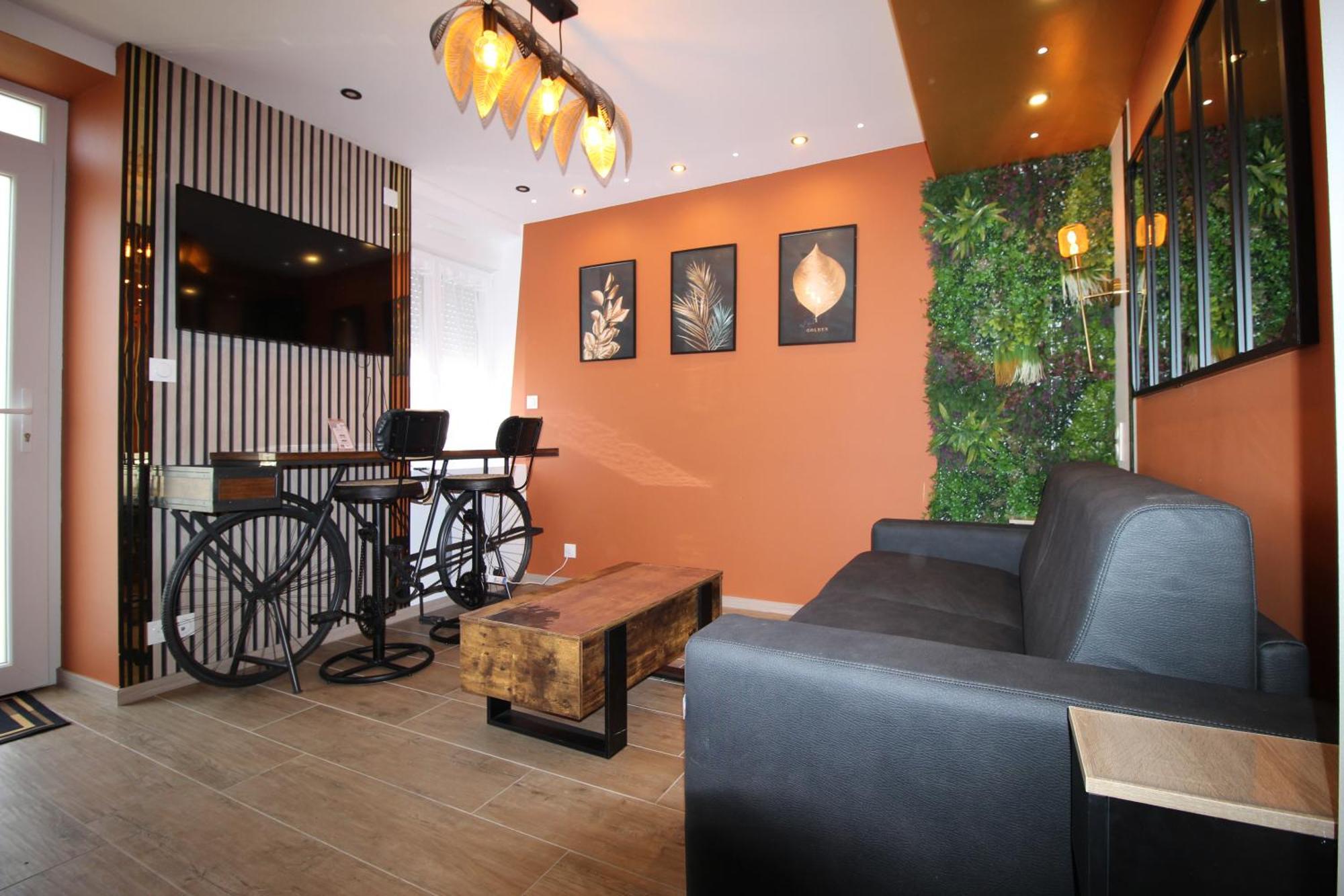 Luxury Studio, Rez De Chaussee, Parking Prive Video Surveillance, Canape Haute Qualite Convertible Couchage 2 Personnes, Centre Ville Proche, Restaurant, Boulangerie 2 Minutes A Pied, Terrasse - 800Metre Carre De Terrain - Gere Par Presta-Zen'Service 默兹河畔凡尔登 外观 照片